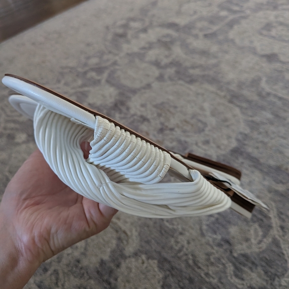 Zara white pleated strap slip-on sandals. - Picture 3 of 5